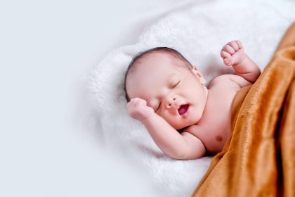 Hydrater la peau d’un bébé