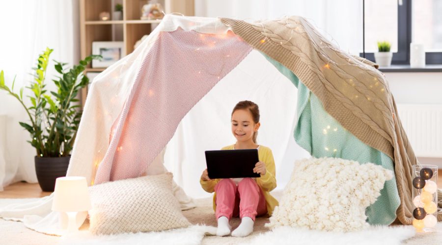 Aménager une cabane chambre enfant pour créer un espace ludique et douillet pour le bonheur des petits