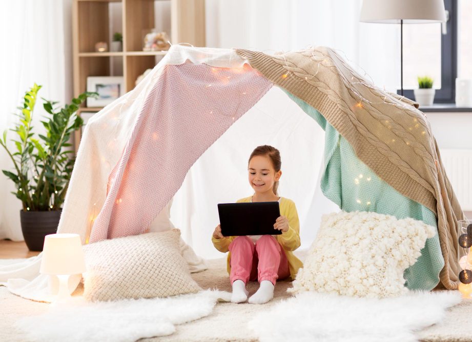 Aménager une cabane chambre enfant pour créer un espace ludique et douillet pour le bonheur des petits